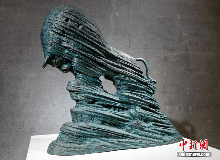 甘粛省の彫刻家47人による展覧会