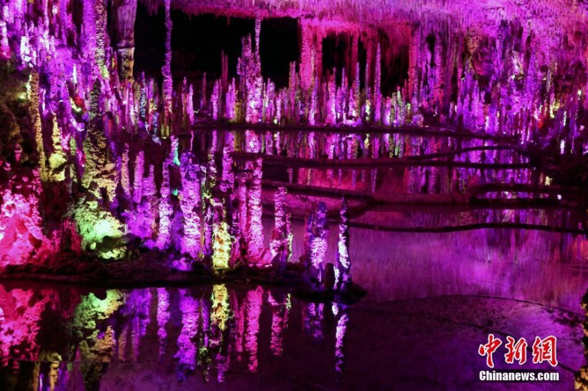 四川省興文石海の天泉洞を探索