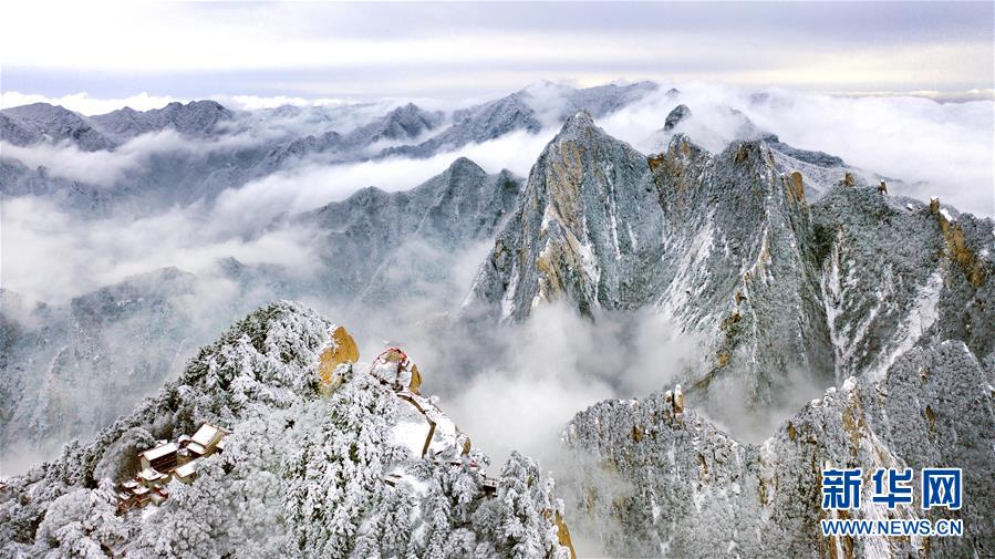 雪に覆われた華山、広がる幻想的な絶景　陝西省
