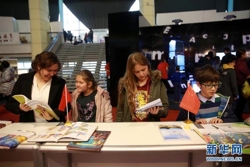 中国の書籍がルーマニア国際ブックフェアで注目集める