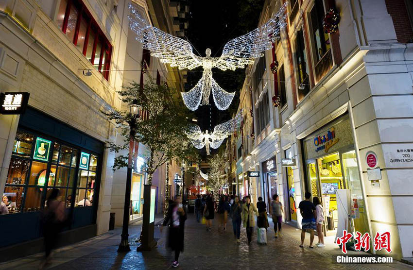 香港の街を彩る英国のクリスマスイルミネーション