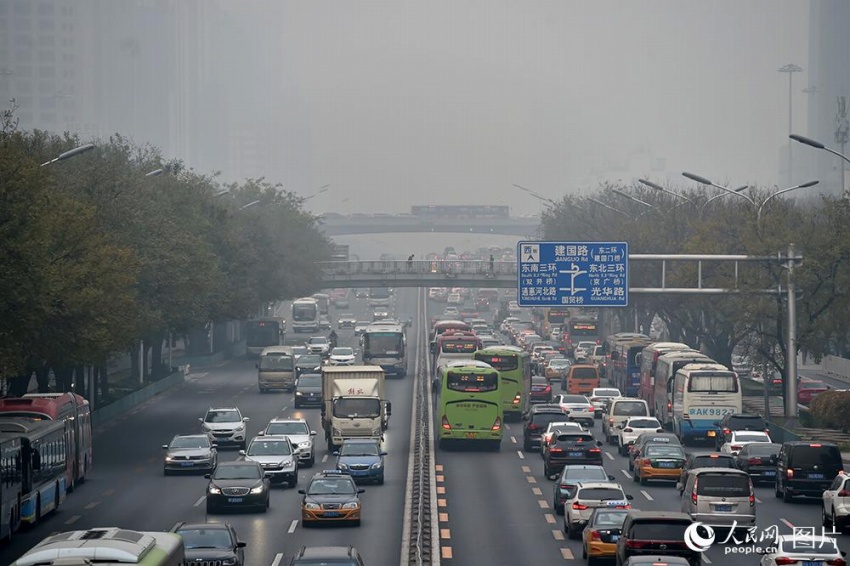 北京市で今年冬に入ってから最悪の大気汚染レベルに