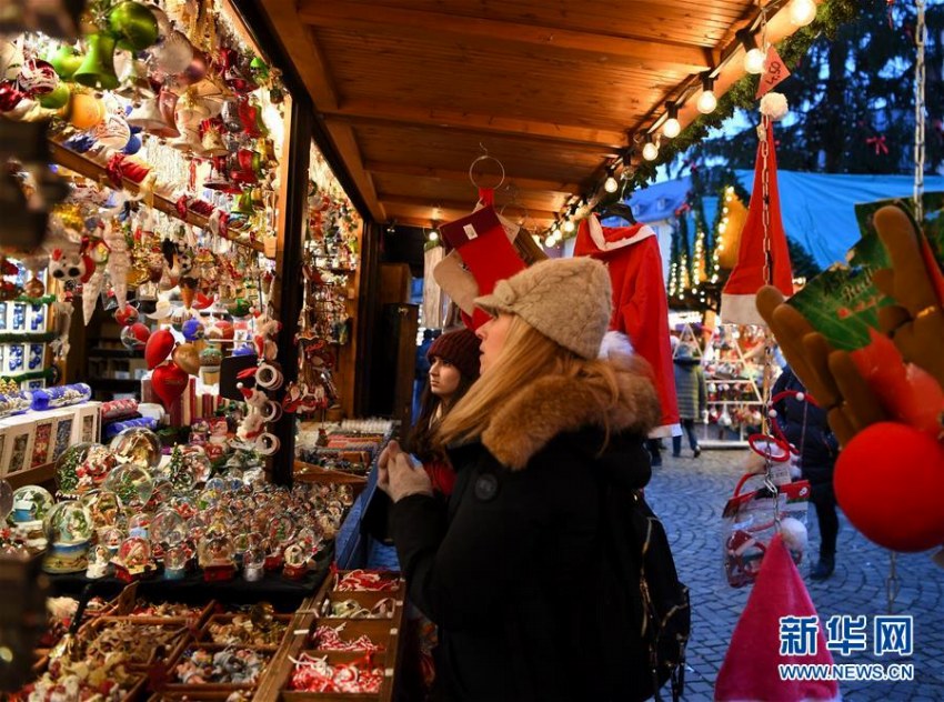 ドイツのフランクフルトでクリスマス・マーケットがオープン