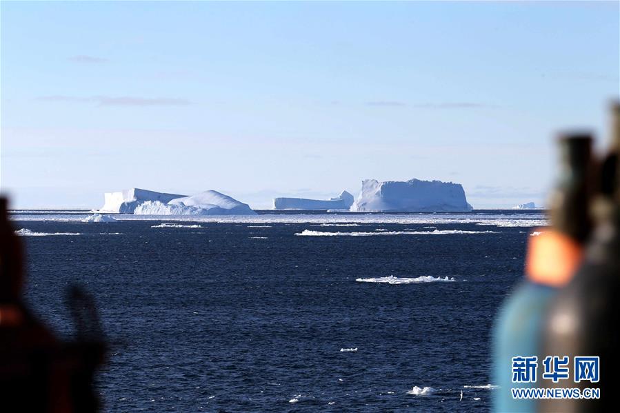 極地観測船「雪竜号」がプリッツ湾に到達