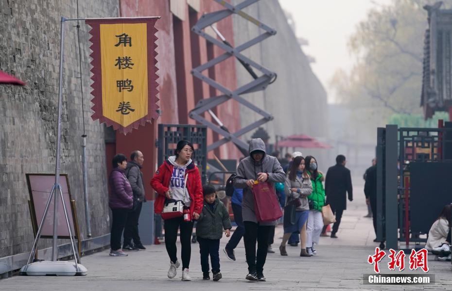 北京・故宮神武門の両側道路が観光客に開放