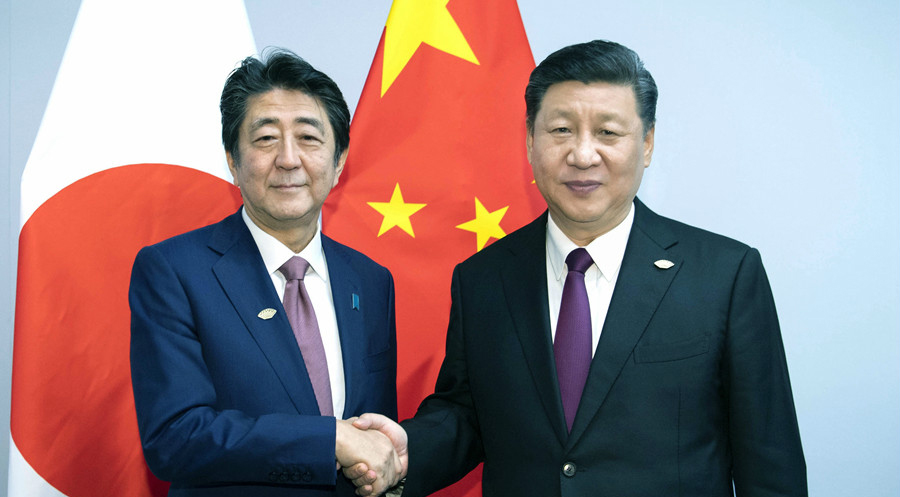 習近平国家主席が日本の安倍晋三首相と会談