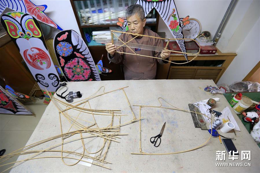 凧作りに魅せられ20年、独学で凧作り続ける河北省の夫婦
