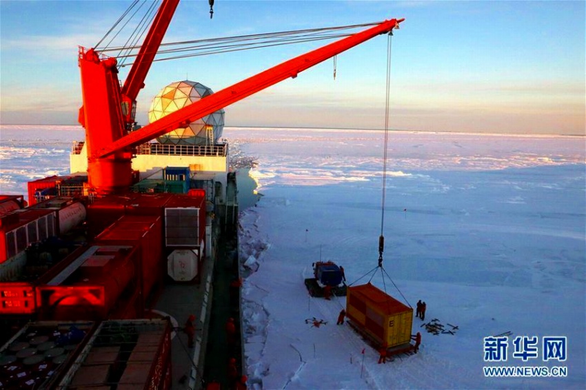 第35回南極科学観測隊が全長44キロメートルの「氷上輸送路」切り拓く