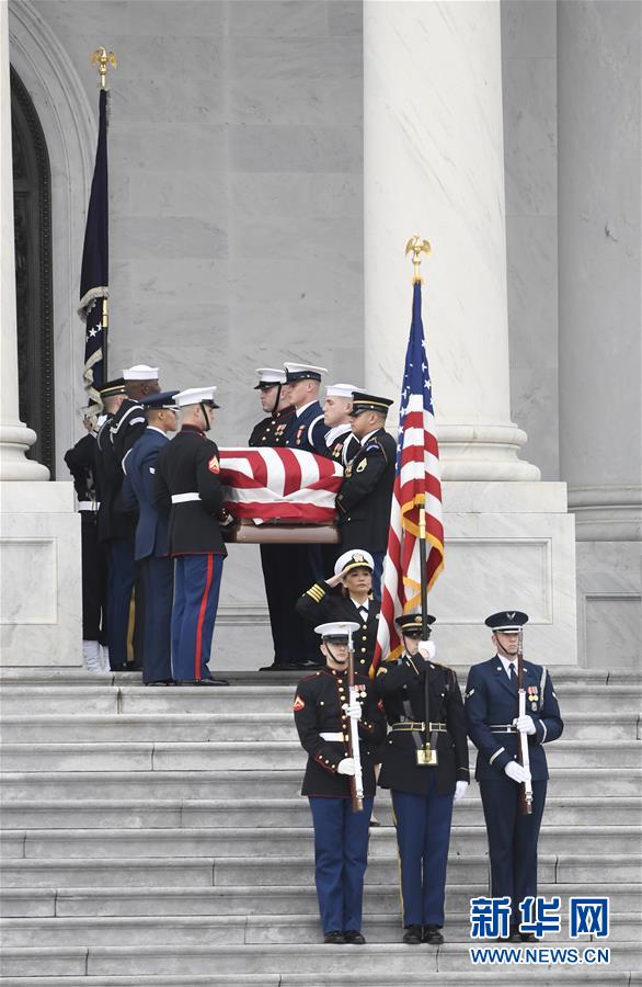 ワシントンでブッシュ元米国大統領の国葬