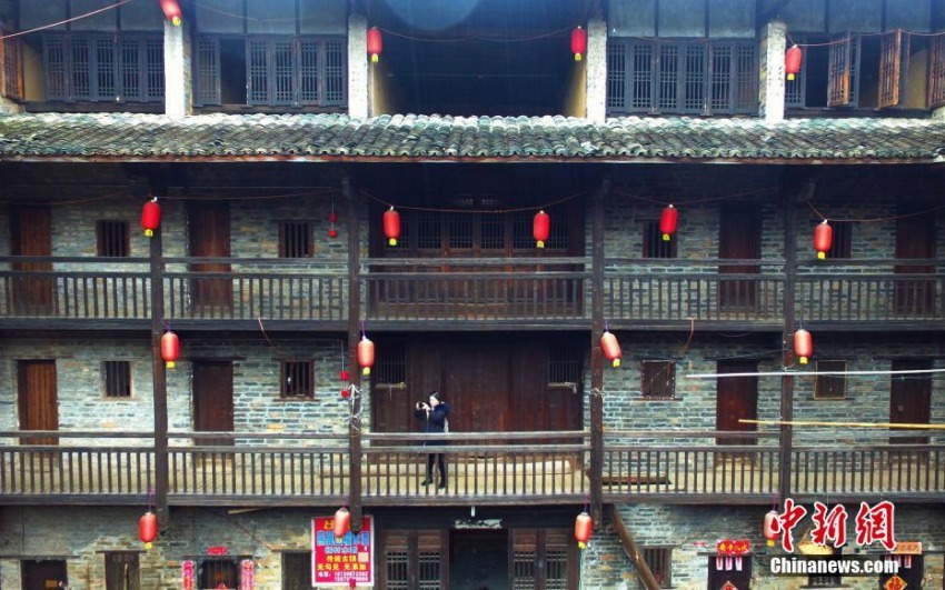 4階建ての建物が囲うように建てられた江西龍南の清代建築「燕翼囲」　
