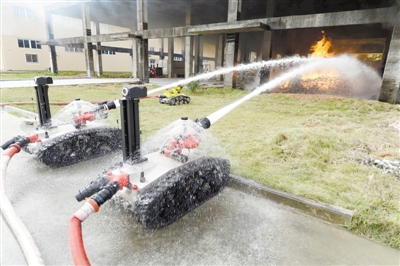 スマート消火ロボットが火災現場で大活躍