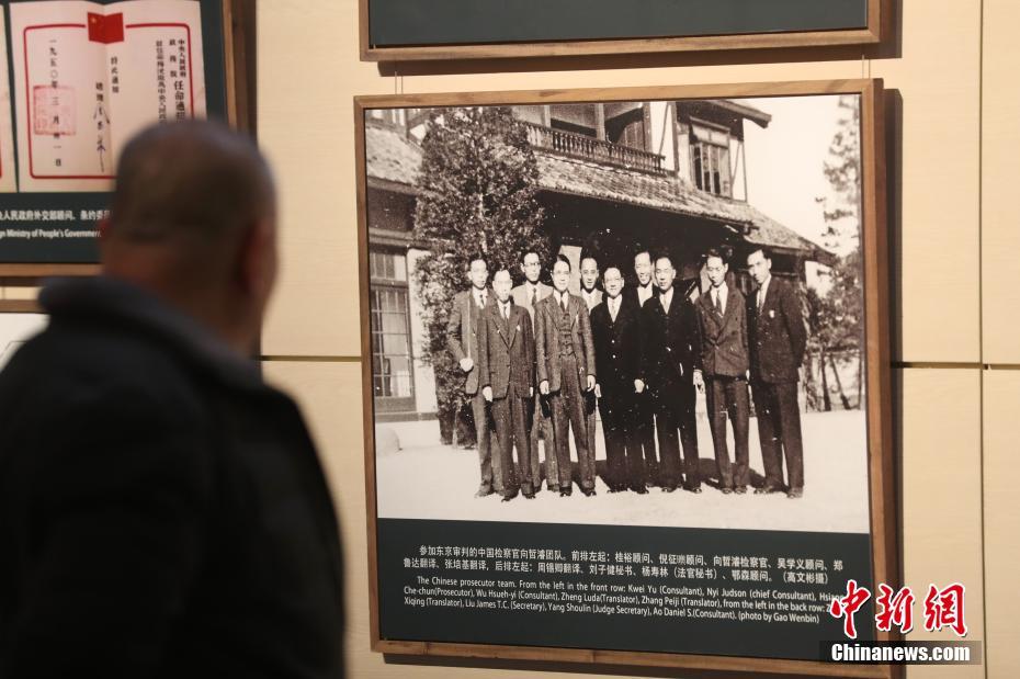 東京裁判から70年、上海で「東京裁判巨大油絵及び映像写真展」開幕