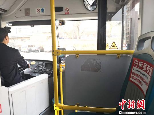 蘭州市の公共バス約千台に「保安係専用席」設置　甘粛省