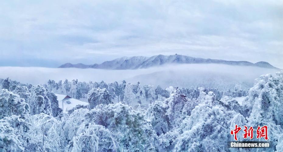 童話の世界に一変した雪上がりの廬山　江西省