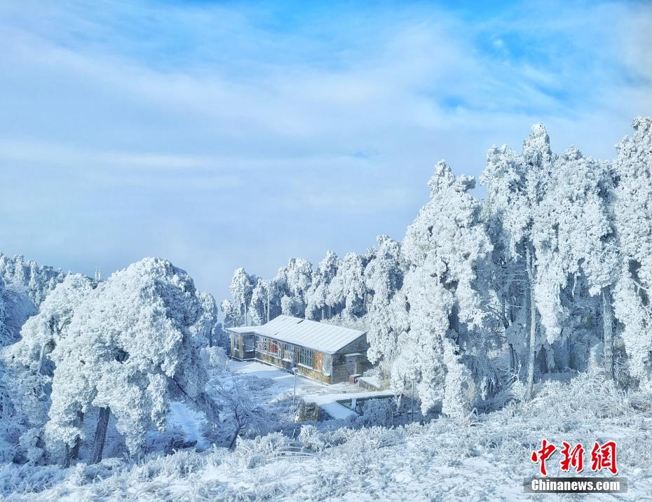 童話の世界に一変した雪上がりの廬山　江西省