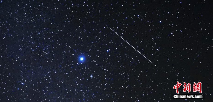 青海省の夜空で繰り広げられた幻想的な流れ星のショー