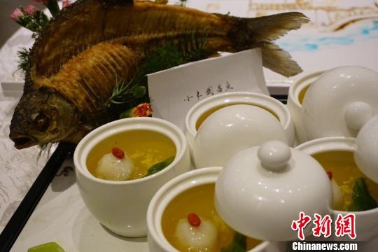 湖北省鄂州市で武昌魚料理155品披露　ギネス新記録