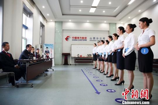 東方航空の客室乗務員採用試験に美男美女3千人以上　山西省