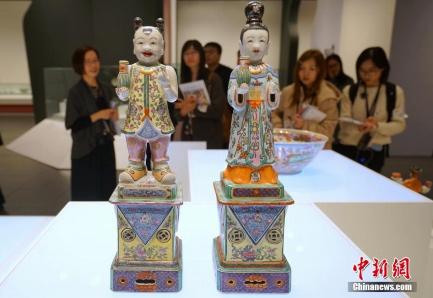 中国と西洋のコラボレーションが美しい　香港地区製造の粉彩磁器
