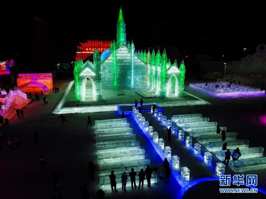 幻想的な氷と雪の世界　「第20回ハルビン氷雪大世界」開幕