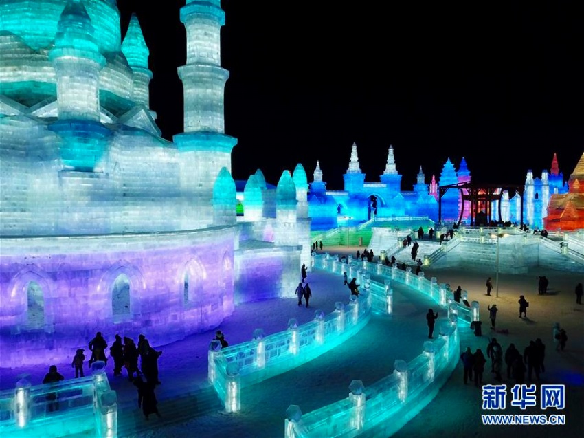 幻想的な氷と雪の世界　「第20回ハルビン氷雪大世界」開幕