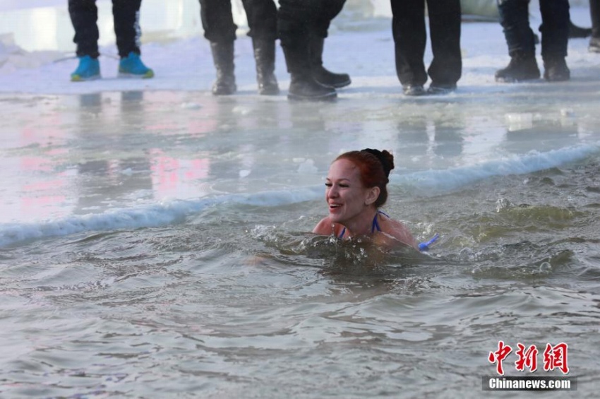 国際寒中水泳招待試合がフルンボイル市で開催