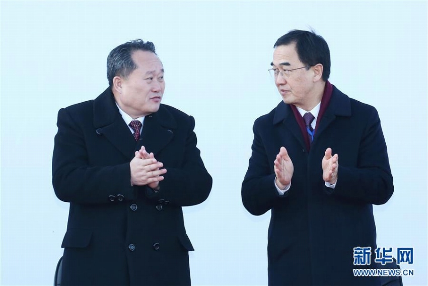 韓国と朝鮮が鉄道・道路を連結する事業の着工式
