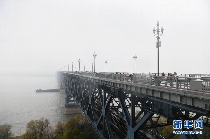 改修工事終えた南京長江大橋が市民に一般開放