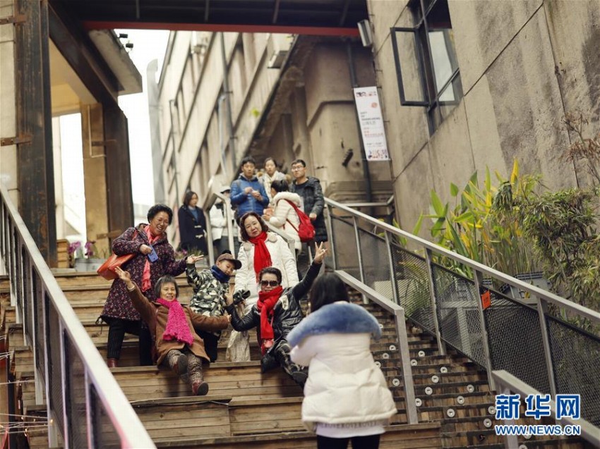 重慶市の旧市街巡りの人気上昇中