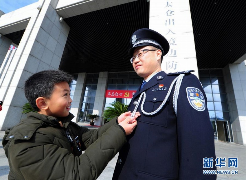 中国全土の出入国管理機関の職員制服がリニューアル
