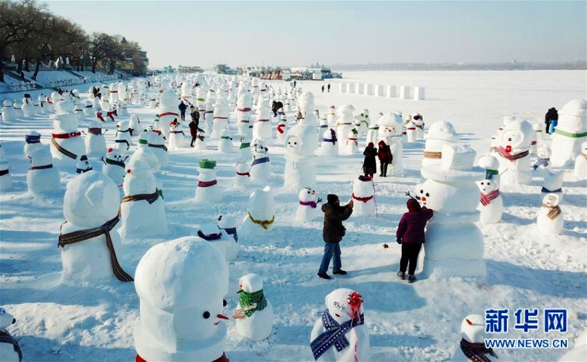 居並ぶ2019個の雪だるま！　黒竜江省ハルビン