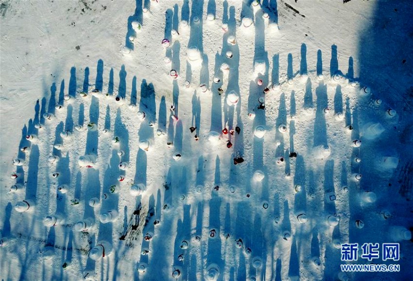 居並ぶ2019個の雪だるま！　黒竜江省ハルビン