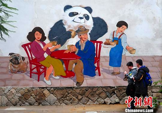 福建省の歴史あるストリート朱紫坊歴史文化街区をグラフィティーが飾る