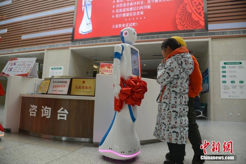 内モンゴルの病院にスマートナビゲートロボットが登場