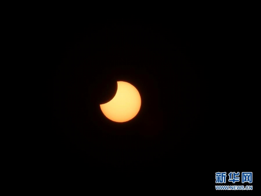 中国各地で6日、「部分日食」観測