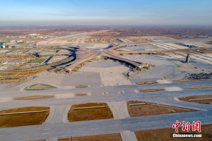 北京大興国際空港、「翼を広げた鳳凰」の完全な姿を披露