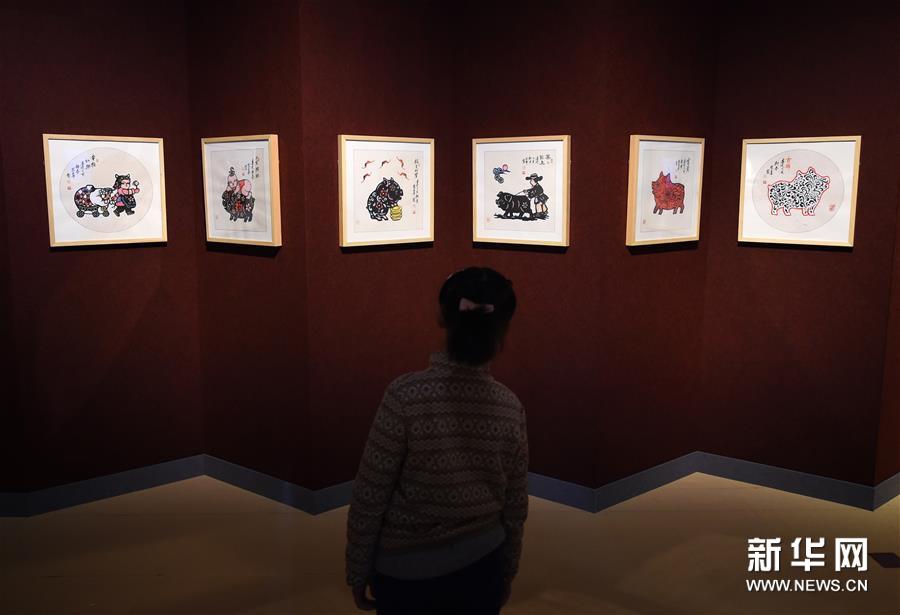 干支の展示品勢ぞろい　南京博物院で猪文化財展