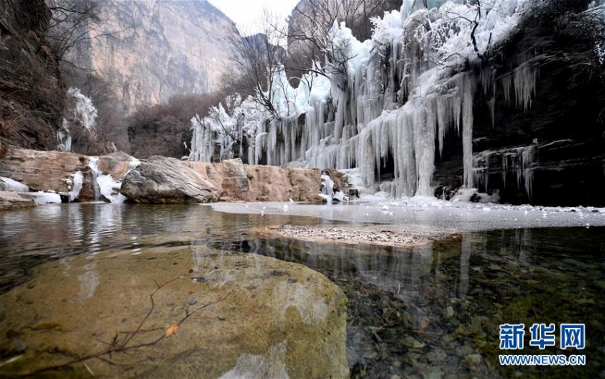 冬の絶景！河南省雲台山で氷瀑現象