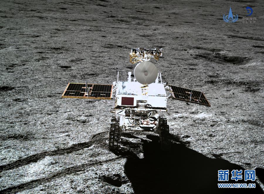 「嫦娥4号」と「玉兎2号」が互いに画像撮影　月裏側に中国旗