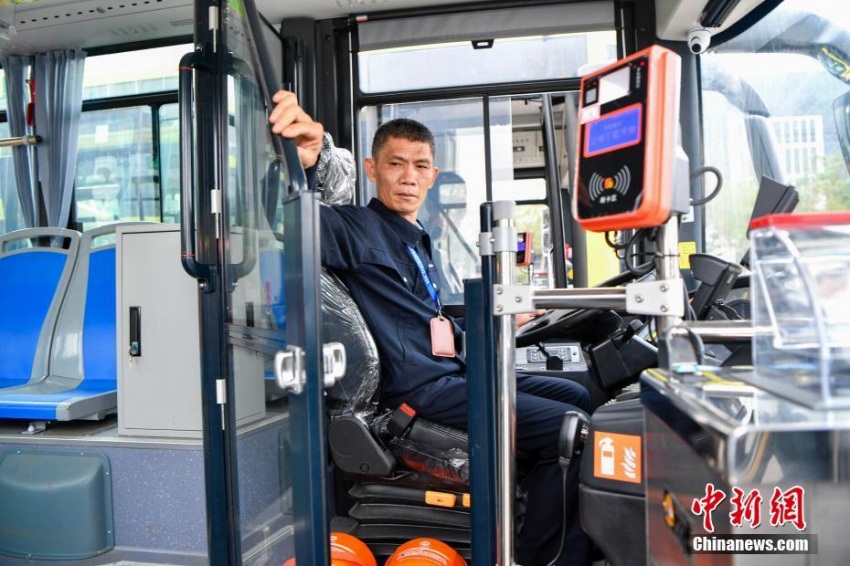 海口市でEVバス300台が新たに導入　運転席に防犯仕切りを標準搭載