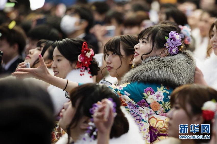 20歳の成人祝う日本、ディズニーランドで成人式