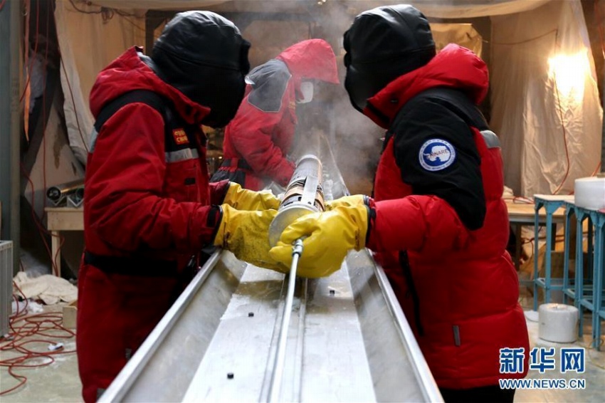南極の氷床コア採取の現場を取材