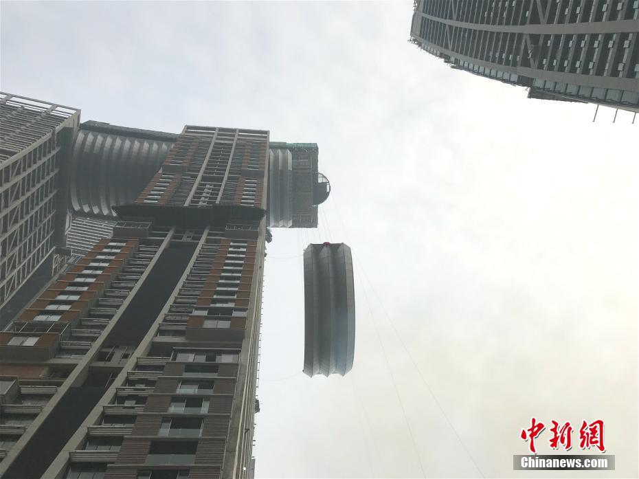 中国初の高さ250メートル以上でのカーテンウォール工事
