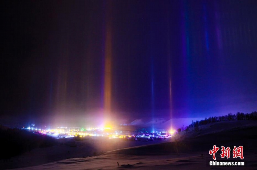 新疆・アルタイ地区の極寒地区で神秘的な「光の柱」次々と