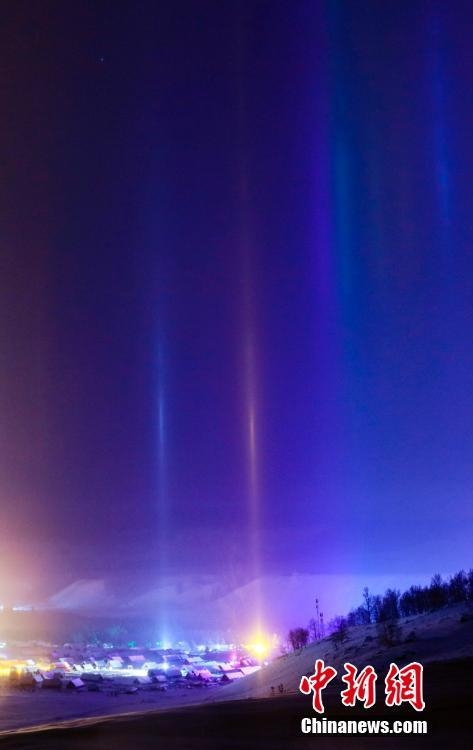 新疆・アルタイ地区の極寒地区で神秘的な「光の柱」次々と