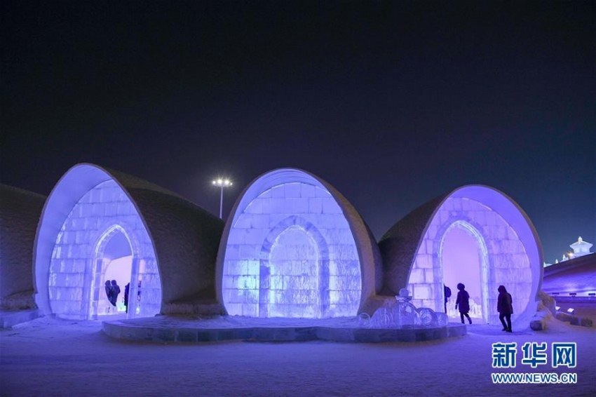 ハルピン氷祭りでキラキラ光るファンタジックな氷のホテルが人気