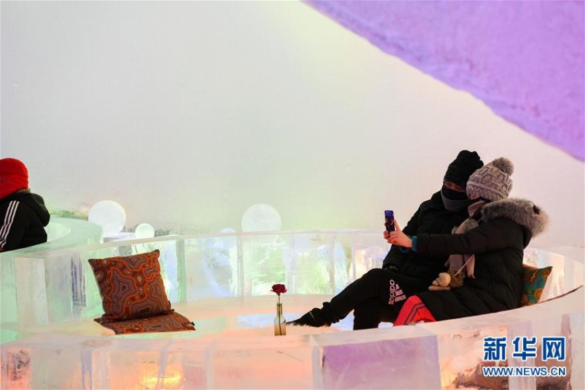 ハルピン氷祭りでキラキラ光るファンタジックな氷のホテルが人気