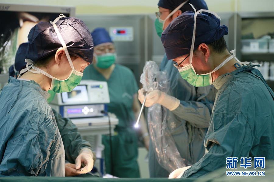 中国初、母の子宮を移植された娘が無事出産