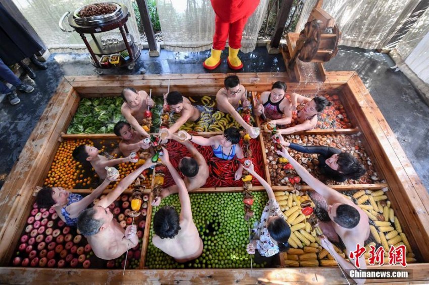 杭州のホテルに「九コマ仕切り火鍋」風の温泉　年男・年女を無料招待