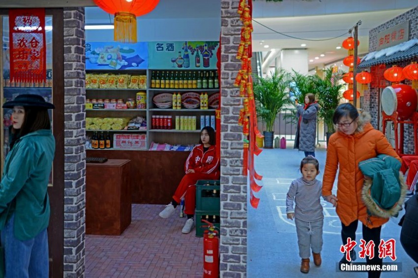 天津市のショッピングセンターで80、90年代の懐かしの年越し風景再現